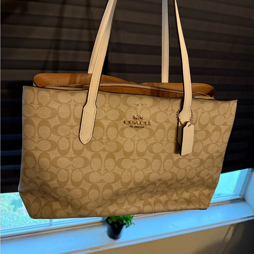 Coach Cream Signature Tote Bag - Picture 3 of 5